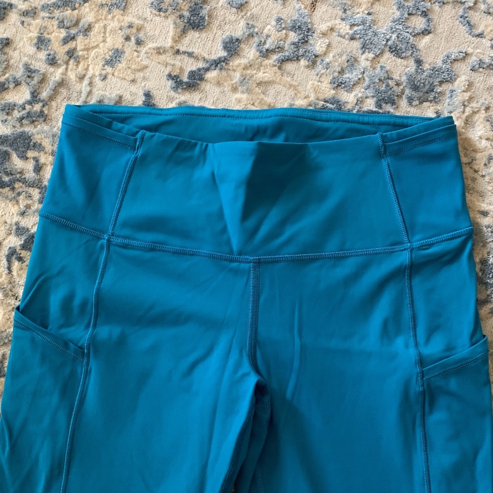 Lululemon blue cropped leggings